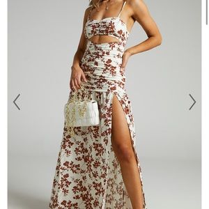MIKAELA RUCHED FRONT UNDERBUST CUT OUT MAXI DRESS IN SHADOW FLORAL